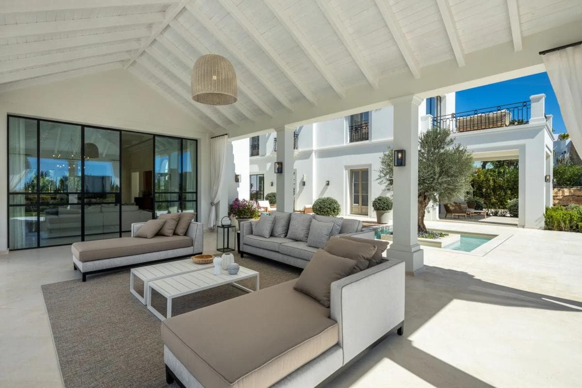 Sale of independent chalet in Calle Pléyades, Marbella
photo 2