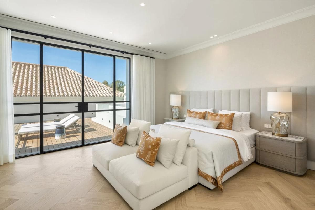 Sale of independent chalet in Calle Pléyades, Marbella
photo 3