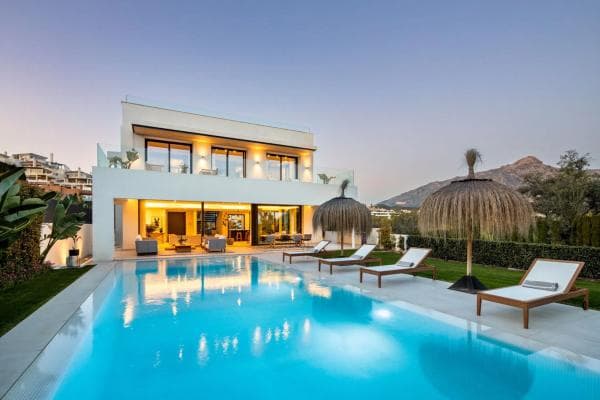 Independent chalet for sale in Calle Osa Menor 2G, 57 -53, Marbella
photo 1