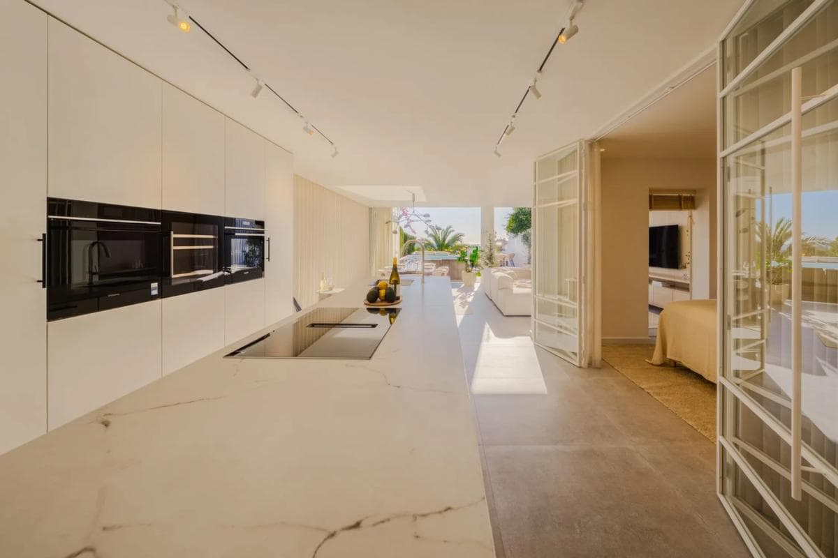 Sale of apartment in Barrio Los Naranjos, Marbella
photo 2