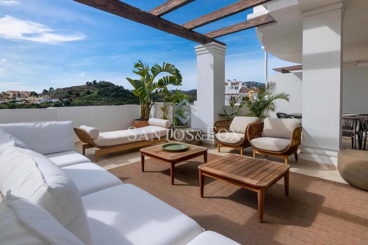 Sale of apartment in Barrio Los Naranjos, Marbella
photo 2