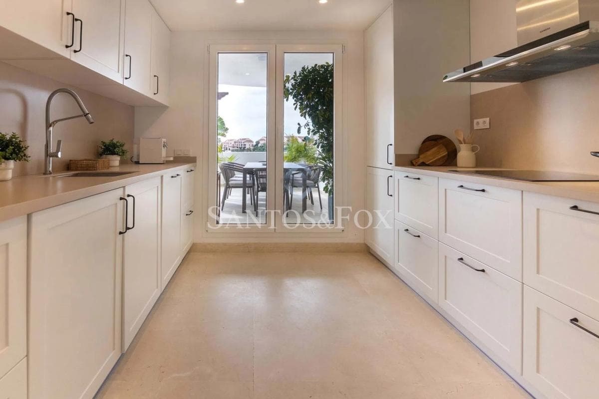 Sale of apartment in Barrio Los Naranjos, Marbella
photo 3