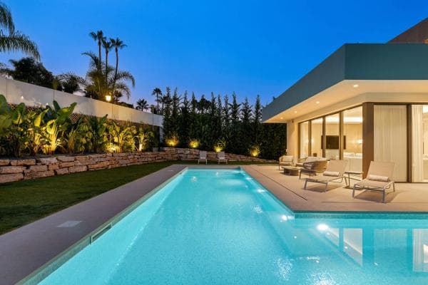 Chalet independiente en venta en Calle Osa Mayor, Marbella
thumbnail 2