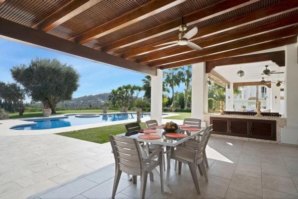 Independent chalet for sale in Calle Haza del Conde, Marbella
thumbnail 1