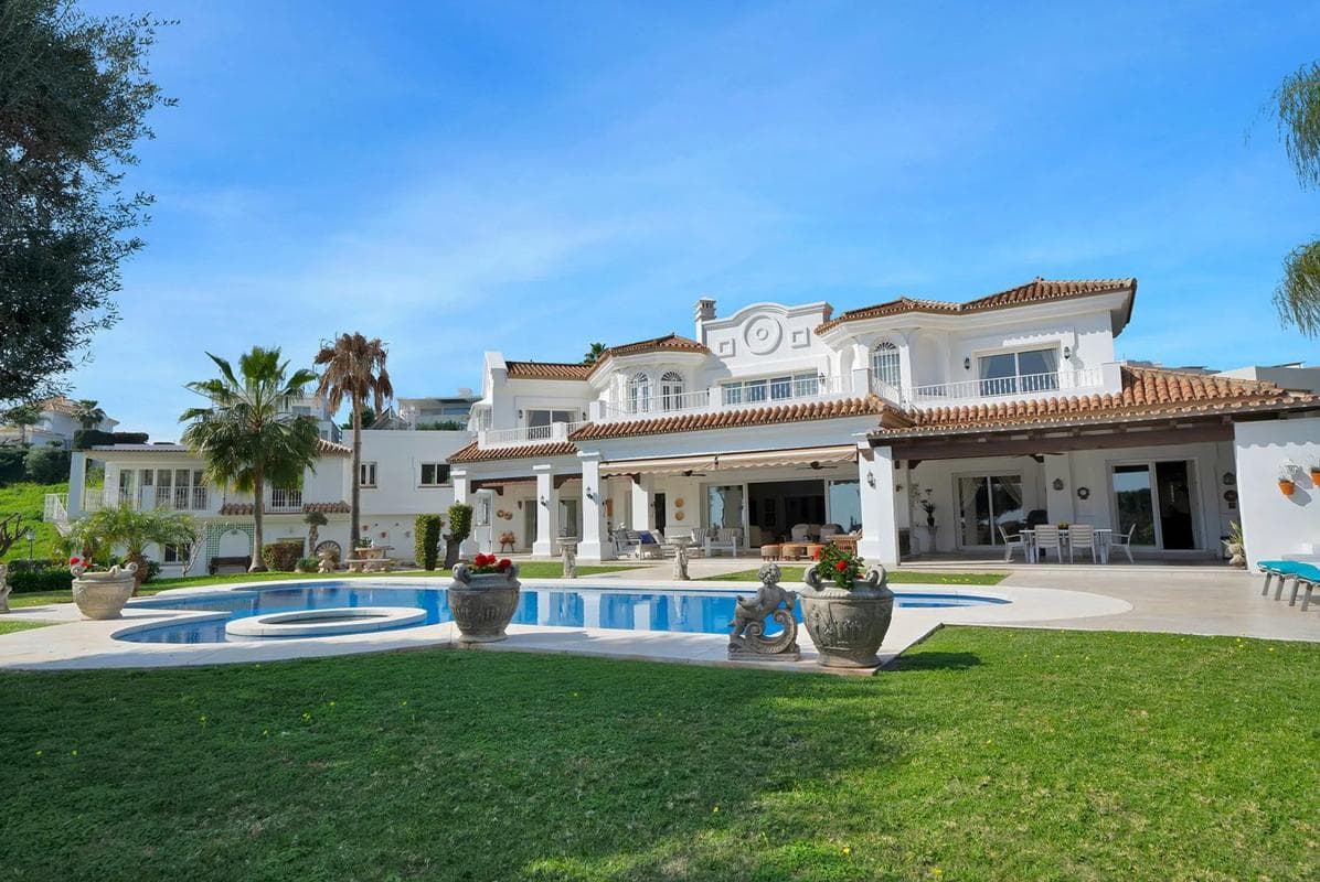 Sale of independent chalet in Calle Haza del Conde, Marbella
photo 3