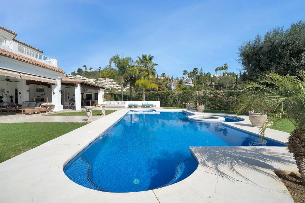 Sale of independent chalet in Calle Haza del Conde, Marbella
photo 4