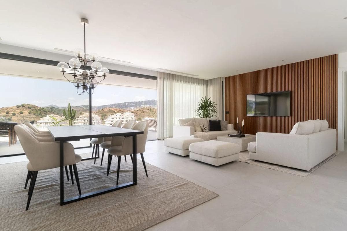 Sale of independent chalet in Barrio Los Naranjos, Marbella
photo 3