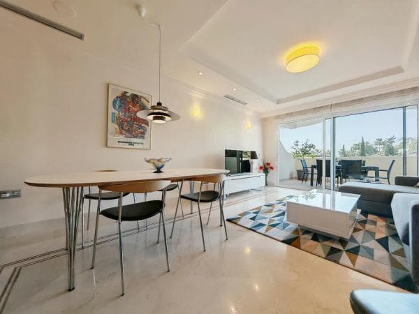 Piso en venta en Barrio Los Naranjos, Marbella
photo 1