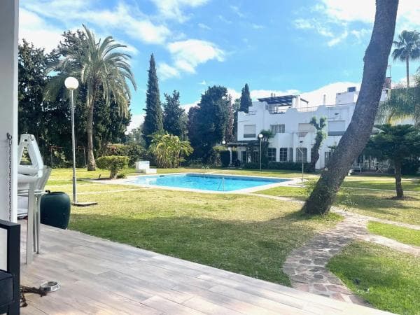 Chalet adosado en venta en Calle Sirio , Marbella photo 1
