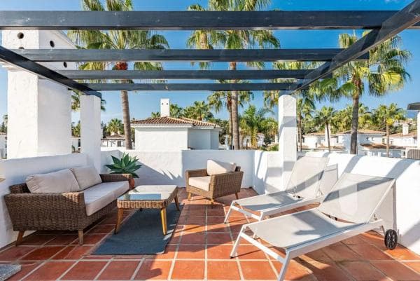 Duplex en venta en Barrio Los Naranjos, Marbella photo 1