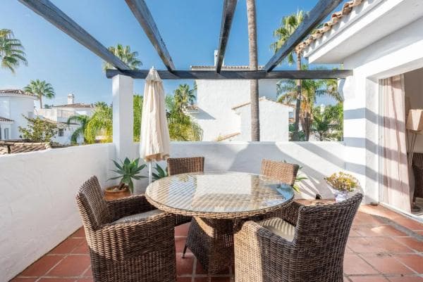 Duplex en venta en Barrio Los Naranjos, Marbella thumbnail 2