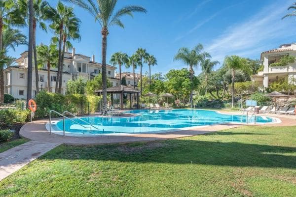 Duplex en venta en Calle 01D Nva Andaluc, Marbella thumbnail 2
