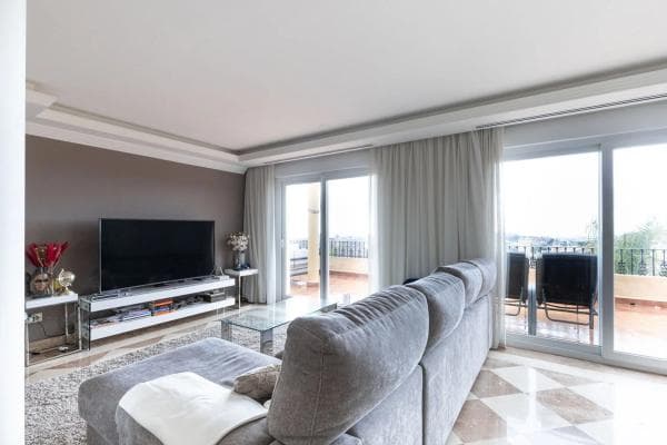 Duplex en venta en Urbanización Vista Real, Marbella thumbnail 1