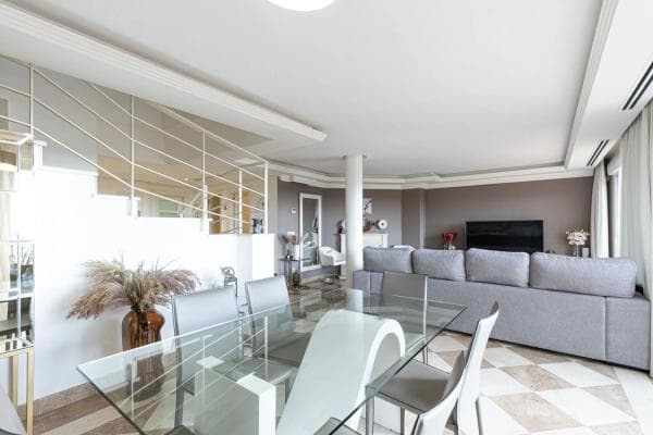 Duplex en venta en Urbanización Vista Real, Marbella thumbnail 2