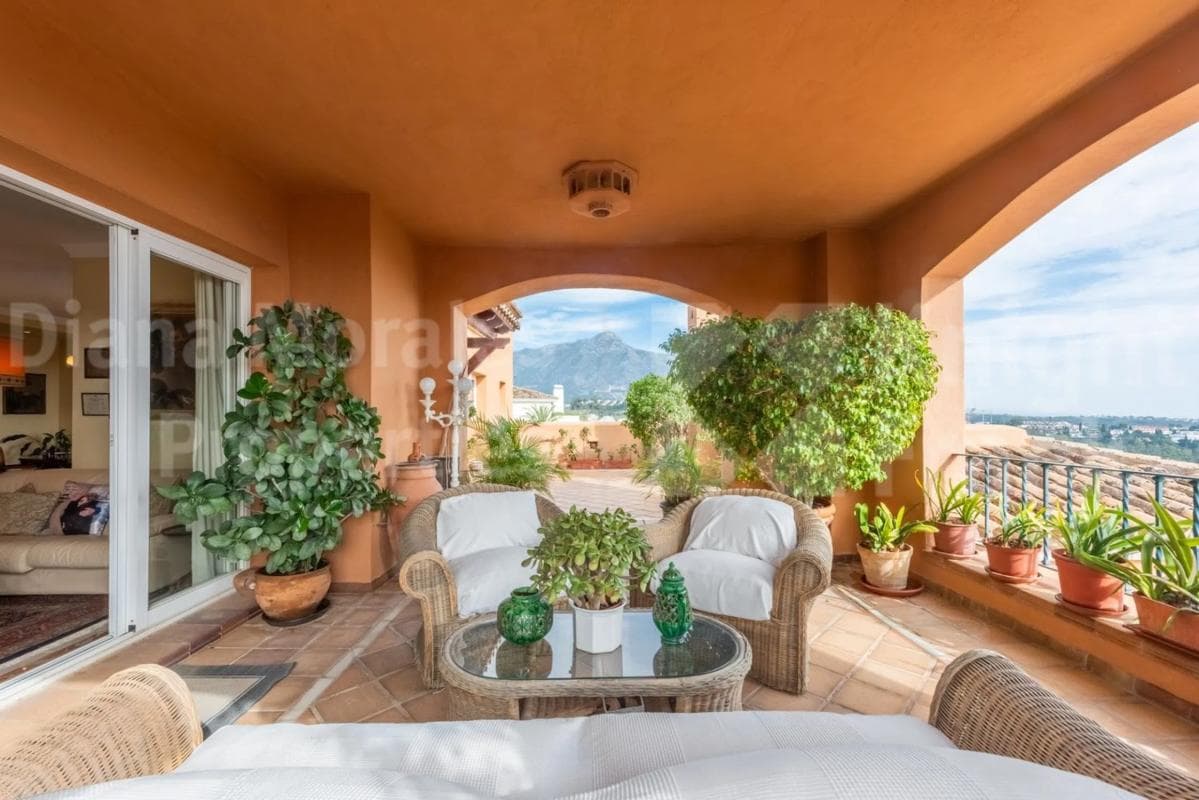 Sale of apartment in Barrio Los Naranjos, Marbella
photo 2