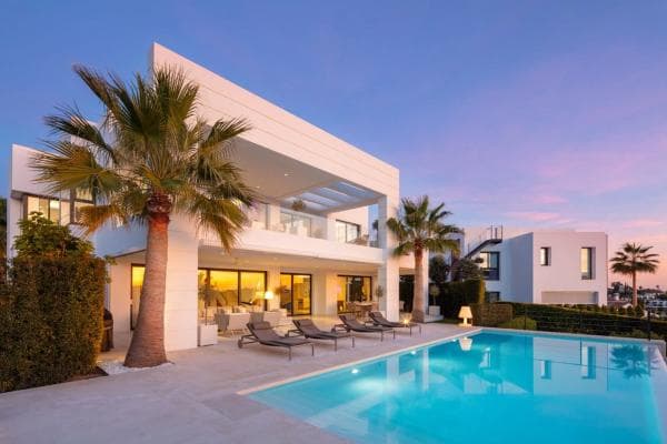 Chalet independiente en venta en Barrio Los Naranjos, Marbella
photo 1