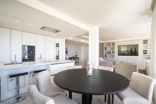 Apartment for sale in Barrio Los Naranjos, Marbella thumbnail 2