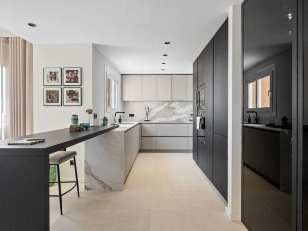 Apartment for sale in Barrio Los Naranjos, Marbella thumbnail 2