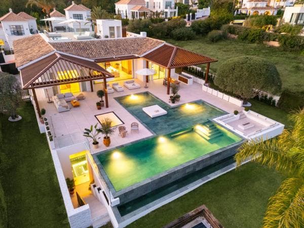 Chalet independiente en venta en Barrio Los Naranjos, Marbella
thumbnail 1