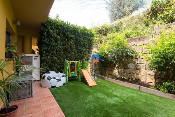 Chalet adosado en venta en Avenida Piedramar , Marbella thumbnail 2