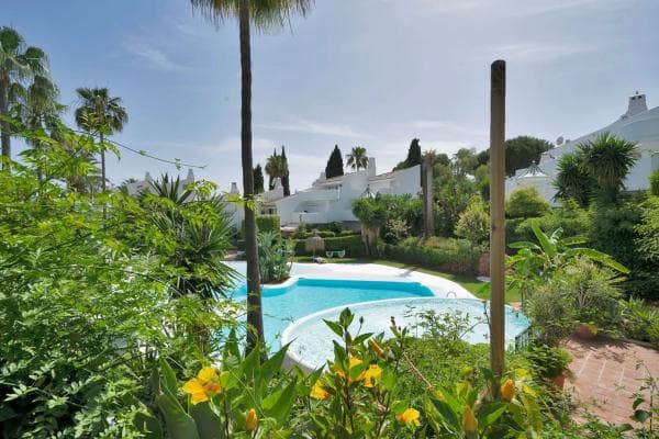 Chalet adosado en venta en Calle Montemar , Marbella photo 1