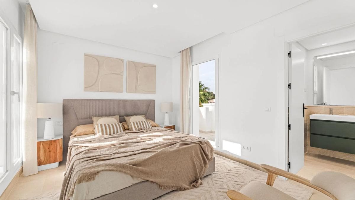 Venta de piso en Calle del Mediterráneo, Marbella
photo 4