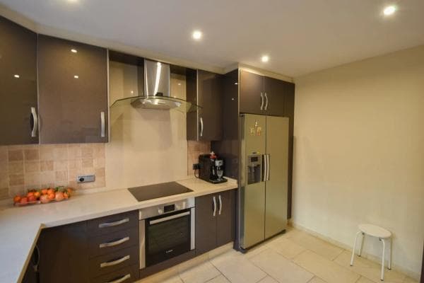 Chalet adosado en venta en Calle Pléyades, 28 , Marbella photo 1