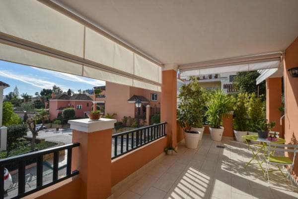 Chalet adosado en venta en Calle Pléyades, 28 , Marbella thumbnail 2