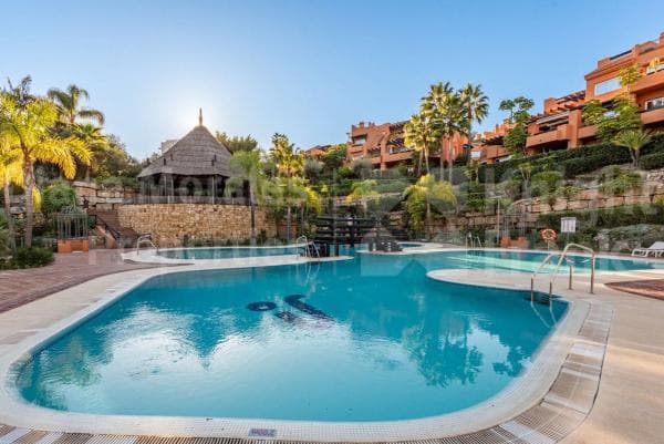 Piso en venta en Barrio Los Naranjos, Marbella
photo 1