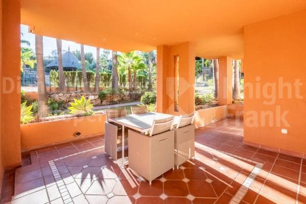 Piso en venta en Barrio Los Naranjos, Marbella
thumbnail 2