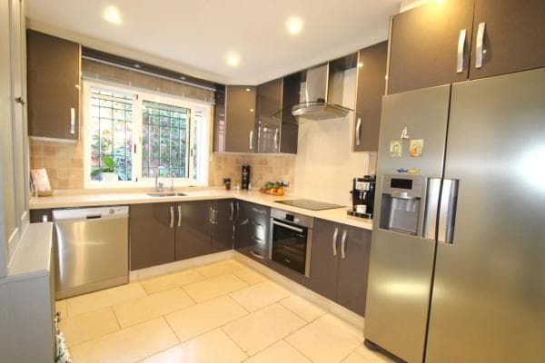 Chalet adosado en venta en Calle Pléyades , Marbella thumbnail 1