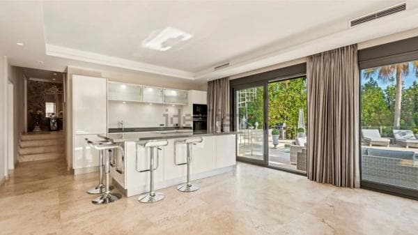 Independent chalet for sale in Calle Auriga, 16, Marbella
photo 1