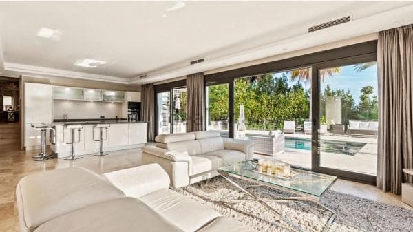 Independent chalet for sale in Calle Auriga, 16, Marbella
thumbnail 2