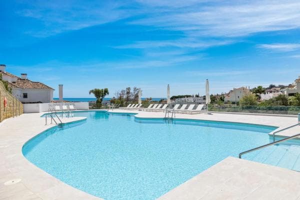 Piso en venta en Barrio Los Naranjos, Marbella
thumbnail 1