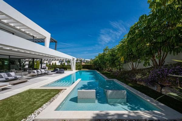 Independent chalet for sale in Calle Osa Menor 2G, 10 -6, Marbella
thumbnail 2