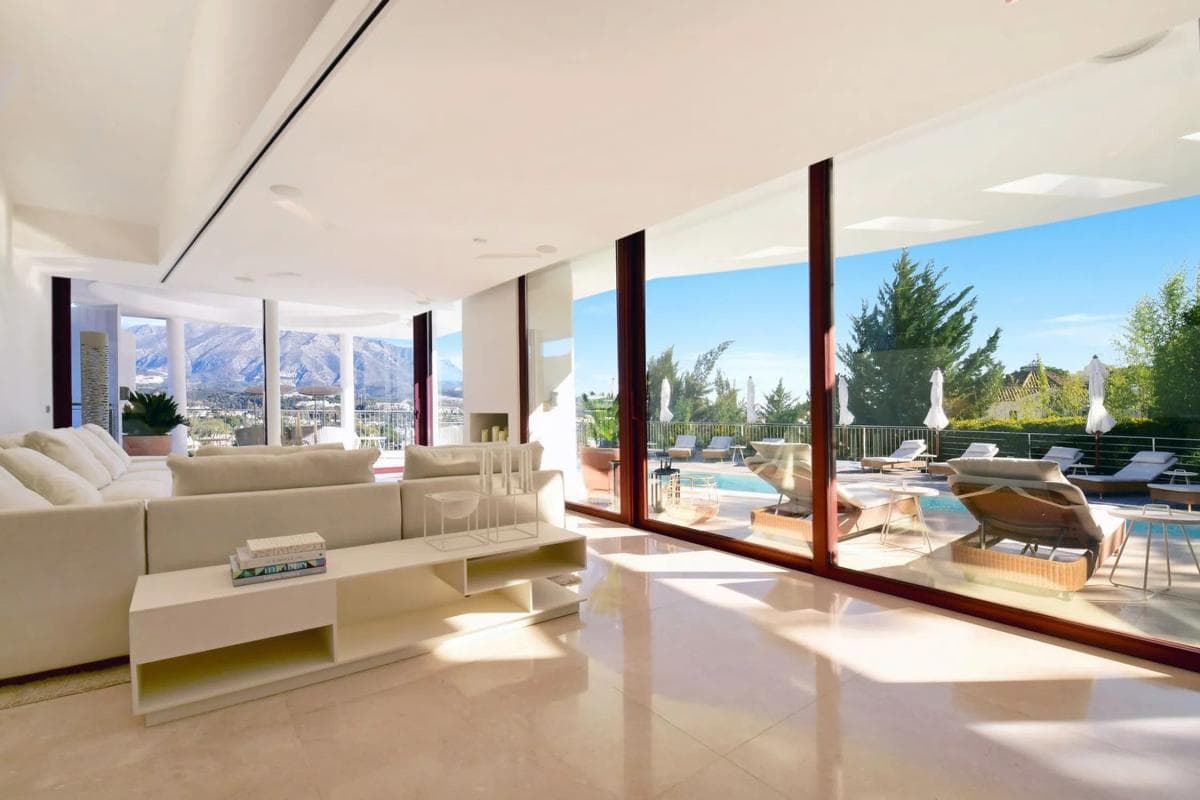 Sale of independent chalet in Barrio Los Naranjos, Marbella
photo 3