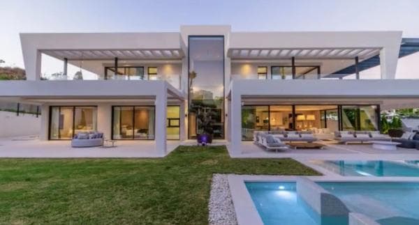 Independent chalet for sale in Barrio Los Naranjos, Marbella
thumbnail 2