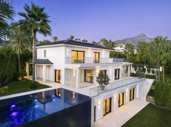 Independent chalet for sale in Barrio Nueva Andalucía, Marbella
photo 1