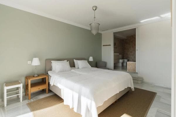 Piso en venta en CL LOS GLADIOLOS-NVA ANDALUC, 1, Marbella
thumbnail 1