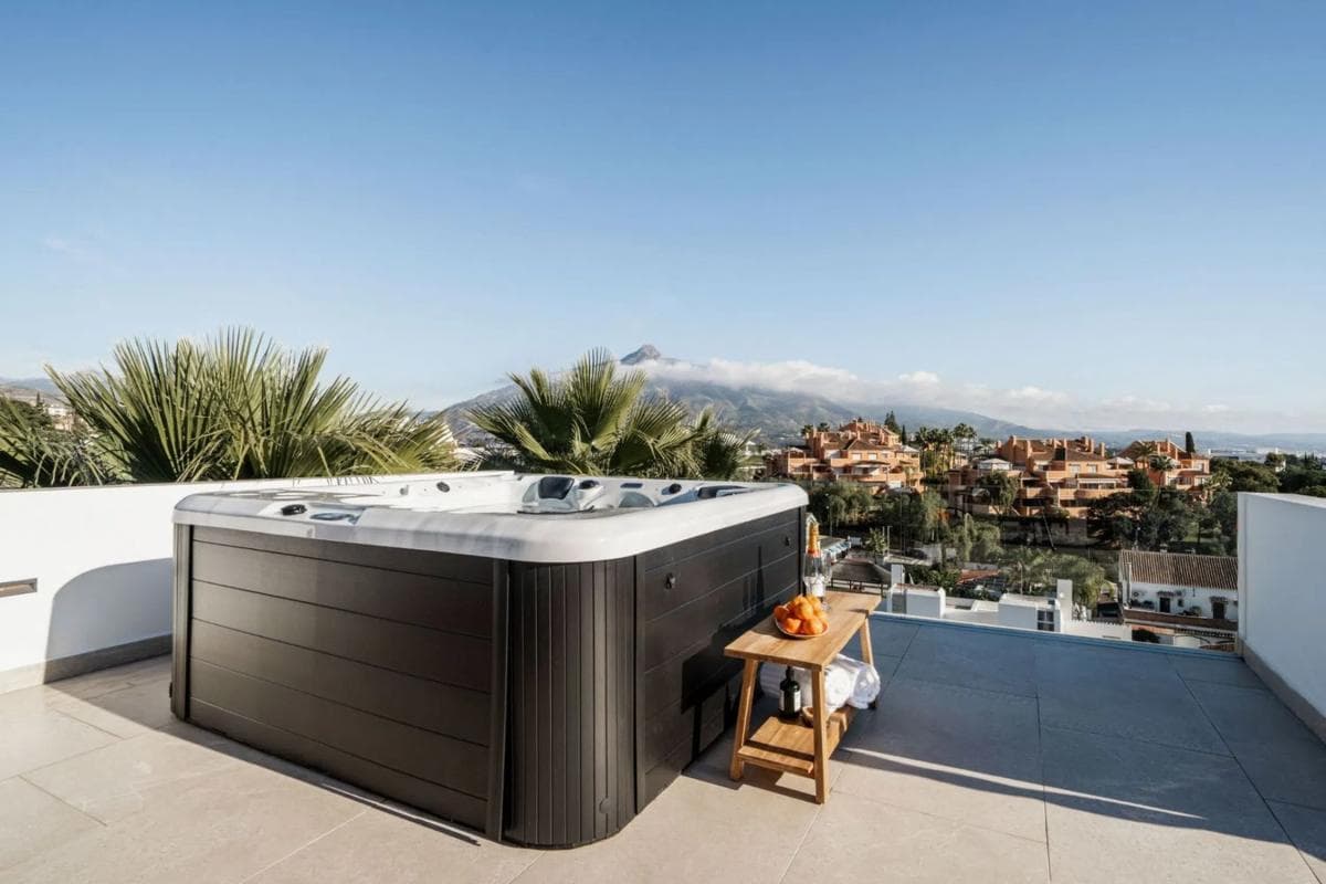 Sale of independent chalet in Calle 18B Nva Andaluc, Marbella
photo 4