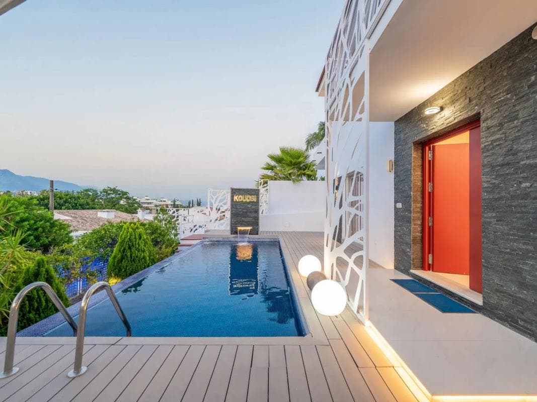 Sale of independent chalet in Calle 18B Nva Andaluc, Marbella
photo 3