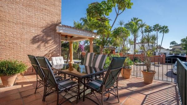 Independent chalet for sale in Calle el Califa, Marbella
thumbnail 1