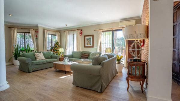 Independent chalet for sale in Calle el Califa, Marbella
thumbnail 2