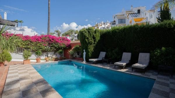 Chalet independiente en venta en Calle Veinte B, Marbella
photo 1