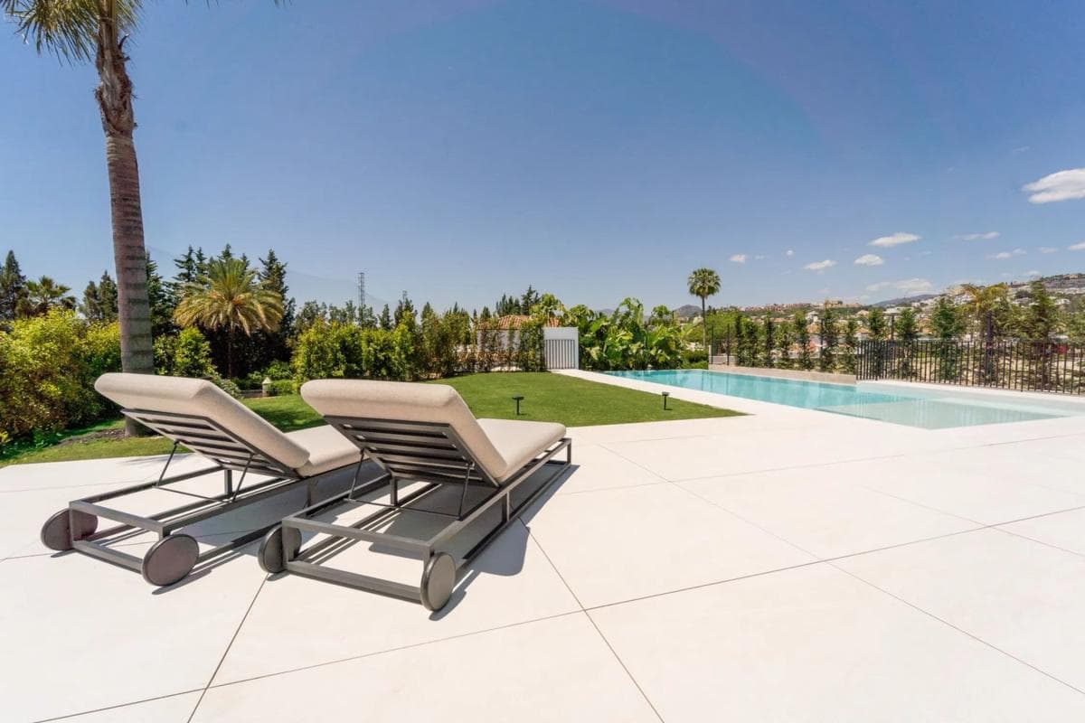 Sale of independent chalet in Barrio Nueva Andalucía, Marbella
photo 3
