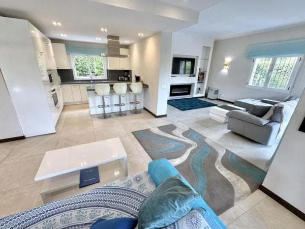 Independent chalet for sale in Calle el Califa, Marbella
photo 1