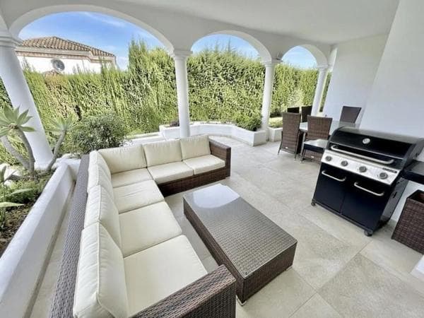 Independent chalet for sale in Calle el Califa, Marbella
thumbnail 1