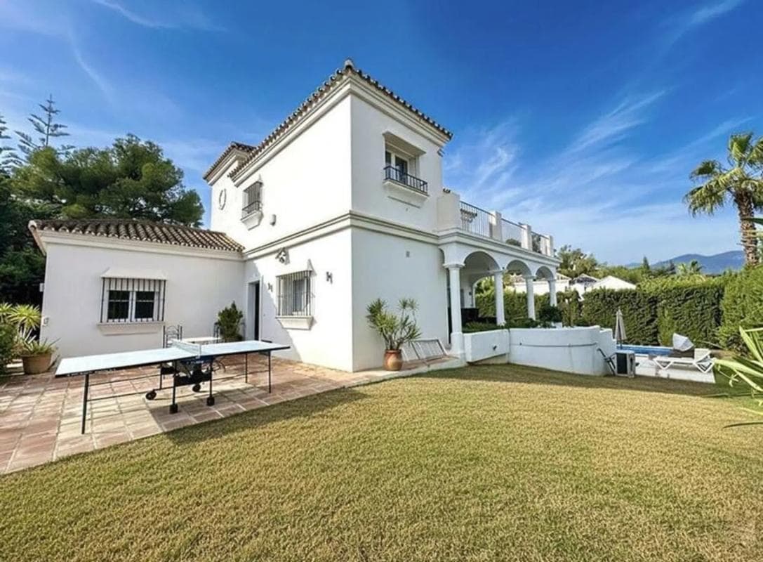 Sale of independent chalet in Calle el Califa, Marbella
photo 3