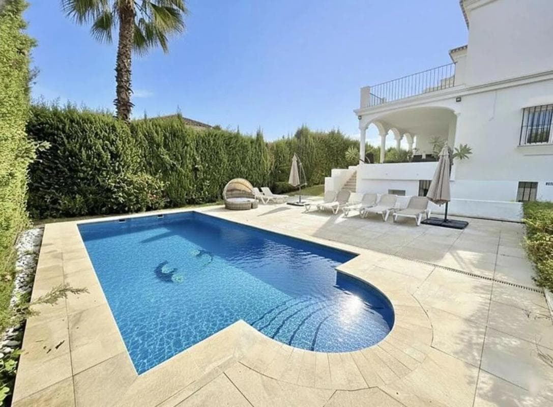 Sale of independent chalet in Calle el Califa, Marbella
photo 4