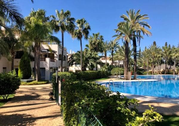 Piso en venta en Calle de las Adelfas, 5, Marbella
photo 1